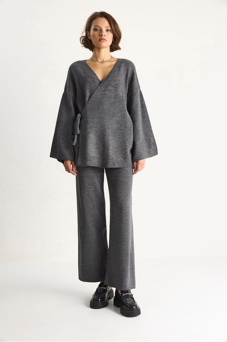 Dubbelknäppt blus med slips och byxor med vida ben set - Image 4