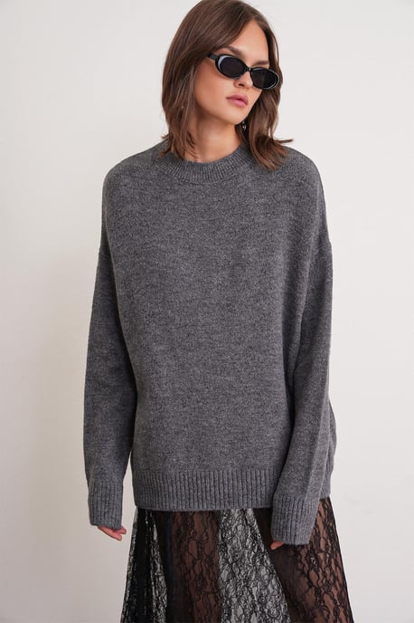 Oversized Knitwear Sweater - Image 3