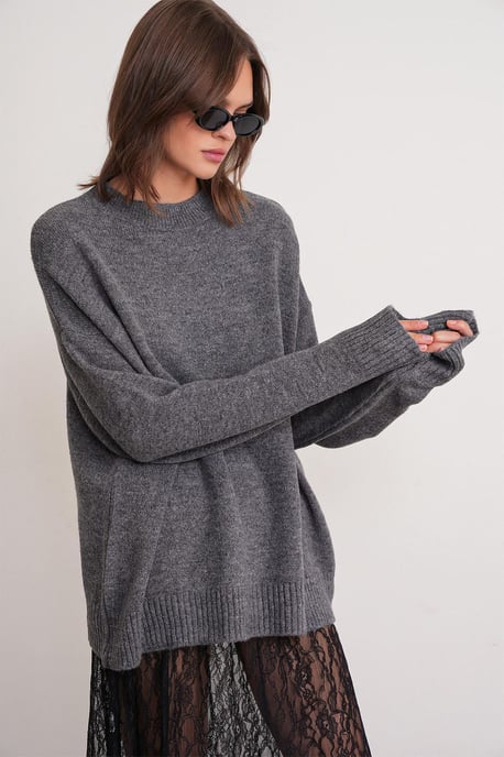 Oversized Knitwear Sweater - Image 4