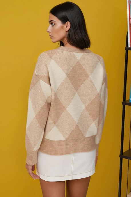 Diamond Patterned Crew Neck Sweater - Image 5