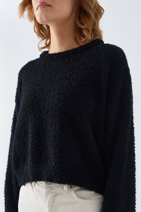 Plush Textured Crop Knit Sweater - Image 4