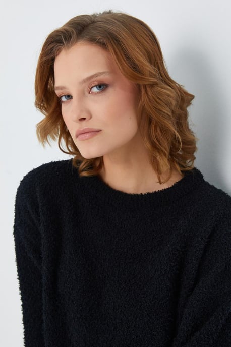 Plush Textured Crop Knit Sweater - Image 5