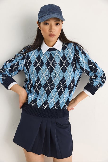 Women’s Crew Neck Knitted Sweater with Diamond Pattern - Image 3