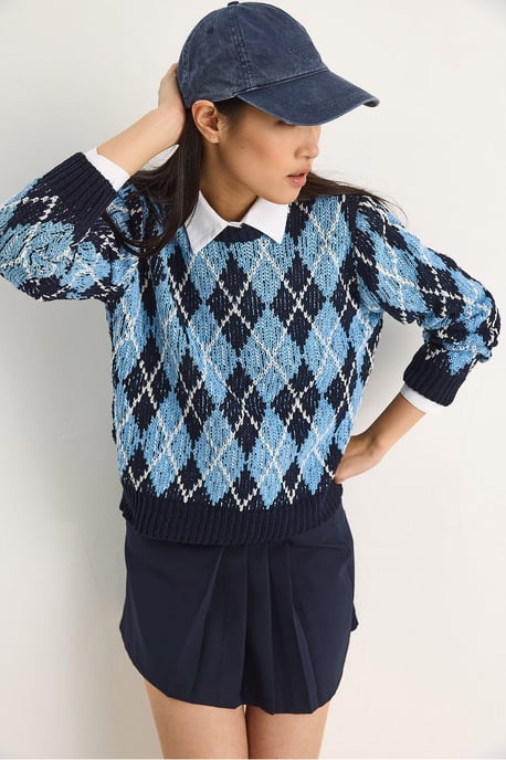 Women’s Crew Neck Knitted Sweater with Diamond Pattern - Image 4