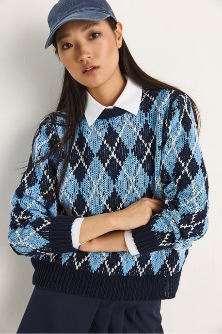 Women’s Crew Neck Knitted Sweater with Diamond Pattern - Image 5