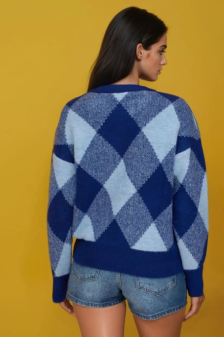 Diamond Patterned Crew Neck Sweater - Image 3