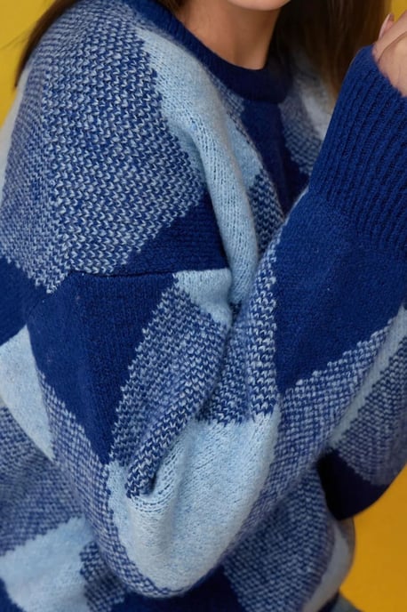 Diamond Patterned Crew Neck Sweater - Image 5