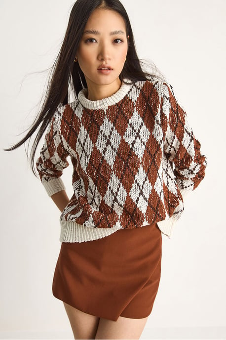 Women’s Crew Neck Knitted Sweater with Diamond Pattern - Image 3