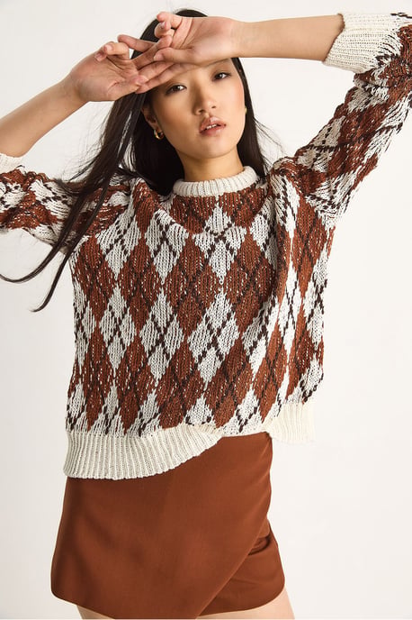 Women’s Crew Neck Knitted Sweater with Diamond Pattern - Image 4