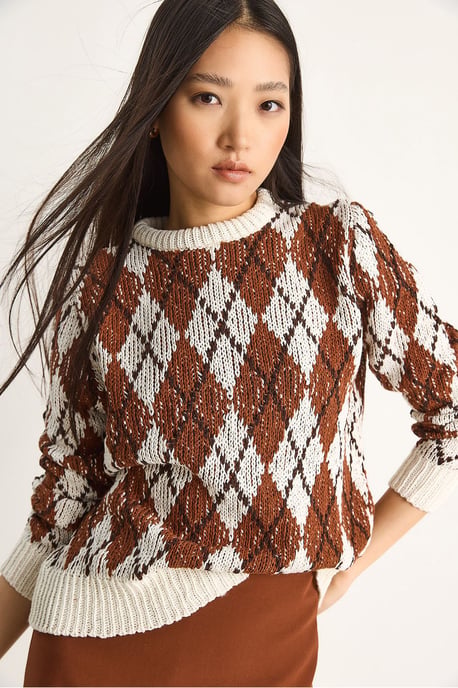 Women’s Crew Neck Knitted Sweater with Diamond Pattern - Image 5