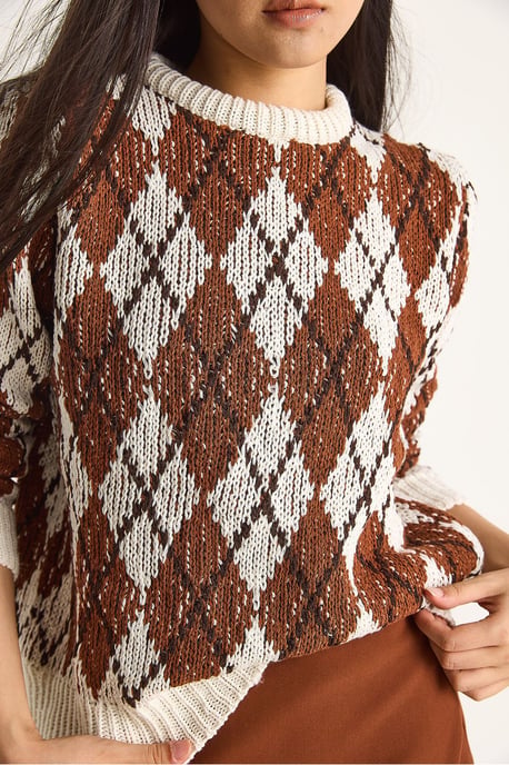 Women’s Crew Neck Knitted Sweater with Diamond Pattern - Image 6