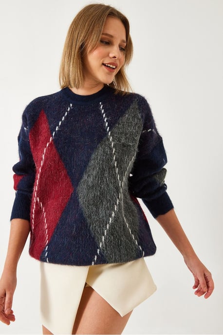 Oversized Diamond Printed Sweater - Image 3