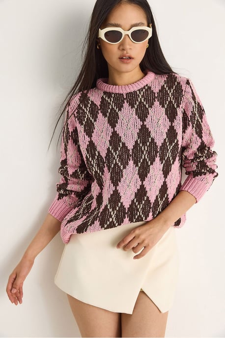 Women’s Crew Neck Knitted Sweater with Diamond Pattern - Image 2