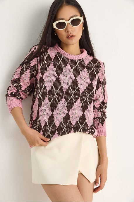 Women’s Crew Neck Knitted Sweater with Diamond Pattern - Image 3