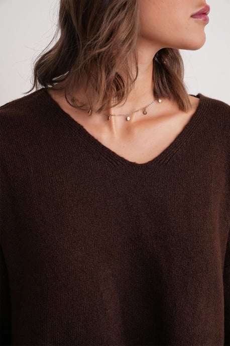 V-neck Knitwear Sweater & Skirt Co-ord Set - Image 6