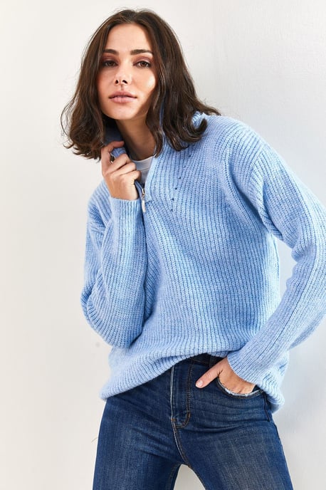 Oversized Textured Knit Sweater with Zipper Collar - Image 2