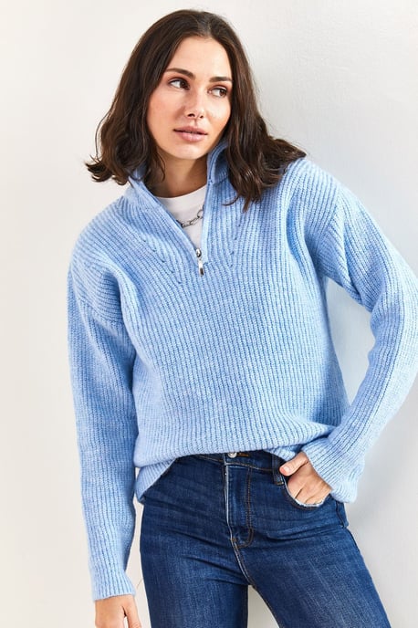 Oversized Textured Knit Sweater with Zipper Collar - Image 5