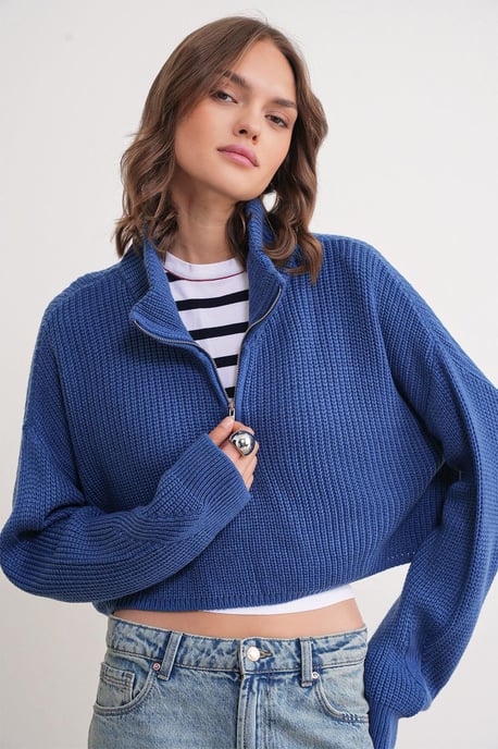 Textured Long Sleeve Zipped Collar Sweater - Image 4