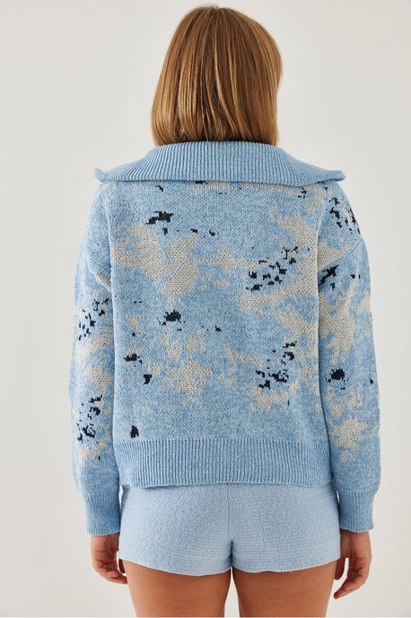 Abstract Knit Sweater with Zipper Collar - Image 3