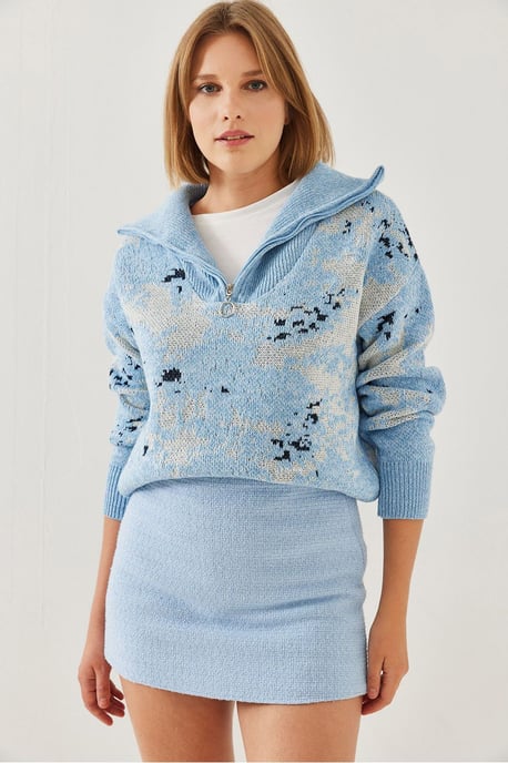 Abstract Knit Sweater with Zipper Collar - Image 4