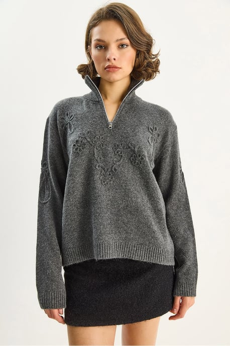 Embroidery Detailed Zipped Collar Knit Sweater - Image 4