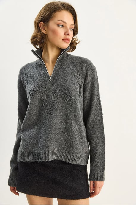 Embroidery Detailed Zipped Collar Knit Sweater - Image 5