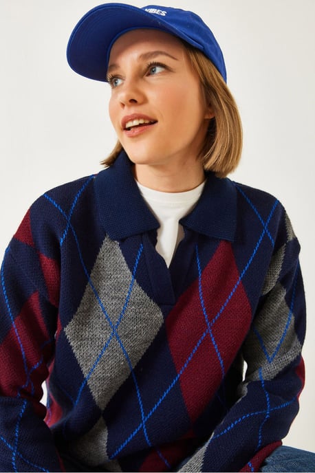Geometric Pattern Polo Neck Knit Sweater - Image 1
