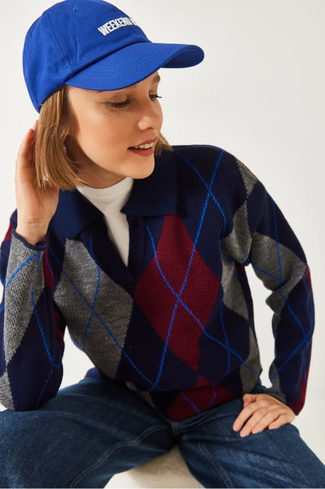 Geometric Pattern Polo Neck Knit Sweater - Image 3