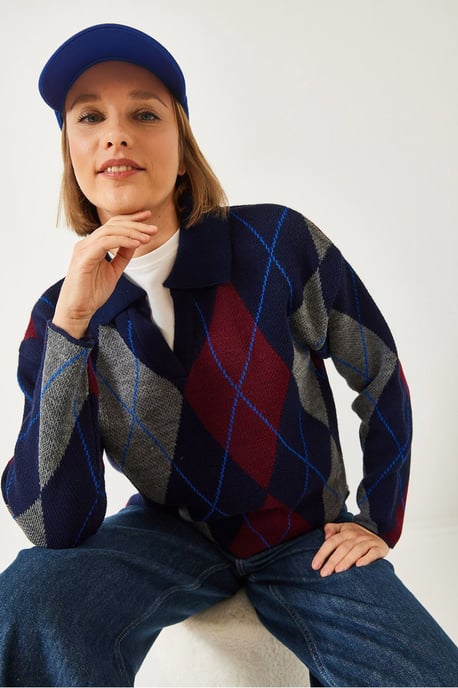 Geometric Pattern Polo Neck Knit Sweater - Image 4