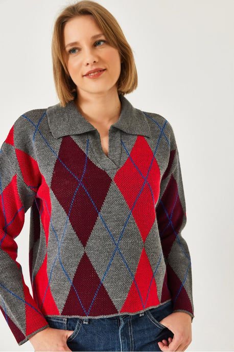 Geometric Pattern Polo Neck Knit Sweater - Image 1