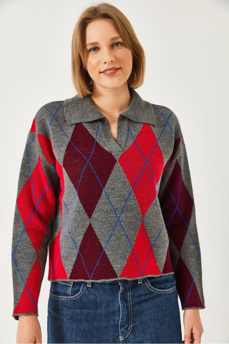 Geometric Pattern Polo Neck Knit Sweater - Image 4