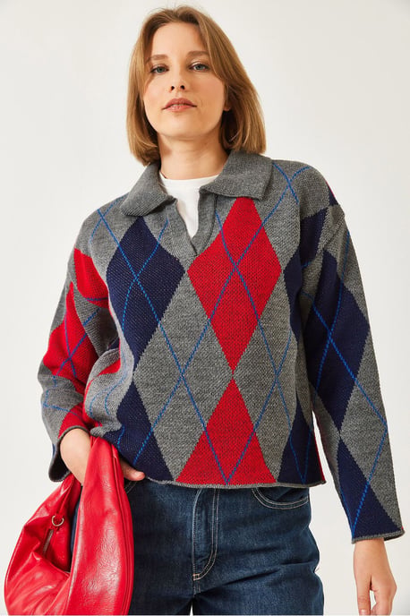 Geometric Pattern Polo Neck Knit Sweater - Image 4