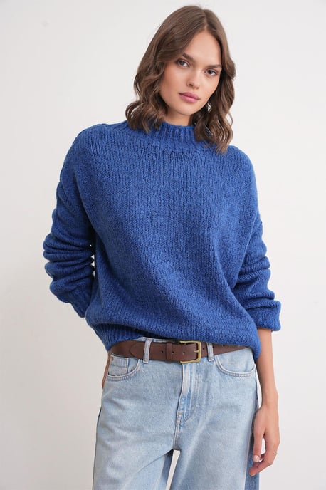 Relaxed Fit Crew Neck Thick Knit Sweater - Image 2