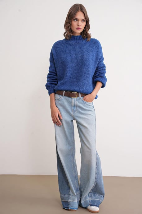 Relaxed Fit Crew Neck Thick Knit Sweater - Image 3