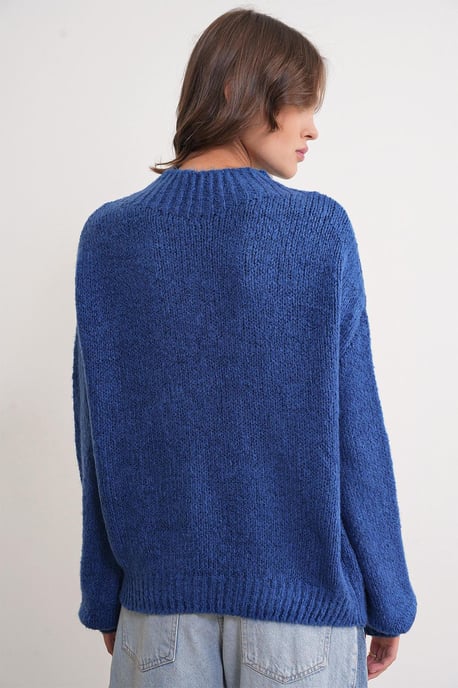 Relaxed Fit Crew Neck Thick Knit Sweater - Image 6