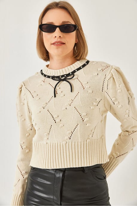 Texturerad broderad crewneck passform kort tröja - Image 3