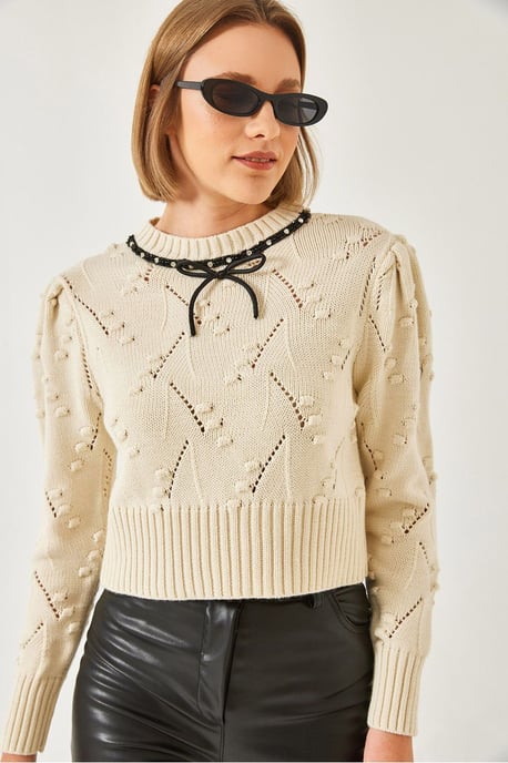 Texturerad broderad crewneck passform kort tröja - Image 4
