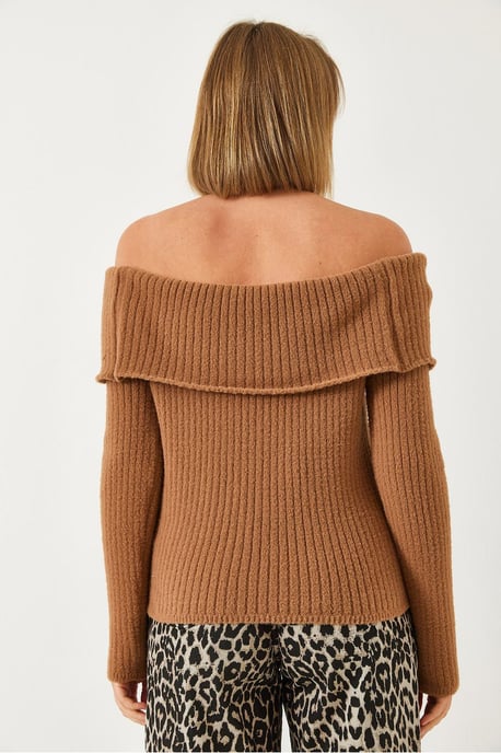 Off-Shoulder Ribbad Stickad Åtsittande Tröja med Vikbar Detalj - Image 4