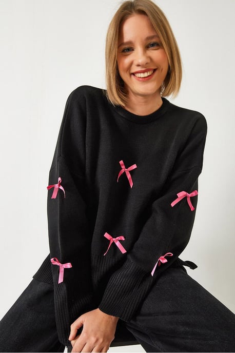 Mönstrad akrylpullover med rund hals och rosettdetalj - Image 1
