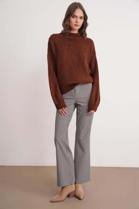 Relaxed Fit Crew Neck Thick Knit Sweater - Image 2