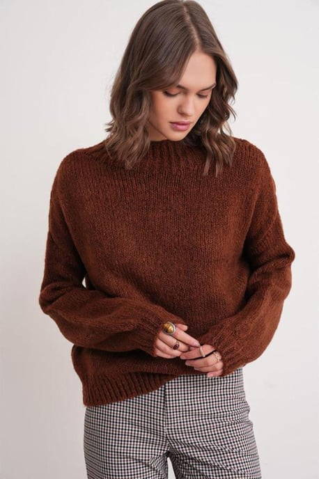 Relaxed Fit Crew Neck Thick Knit Sweater - Image 3