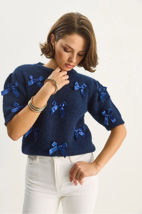 Stickad crew neck-tröja med rosett - Image 3