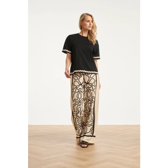 Smashed Lemon Crème wide leg broek met zwart grafisch patroon | - Image 4
