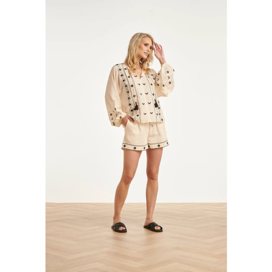 Smashed Lemon Off white blouse met zwarte borduursels en strikkoord | - Image 6