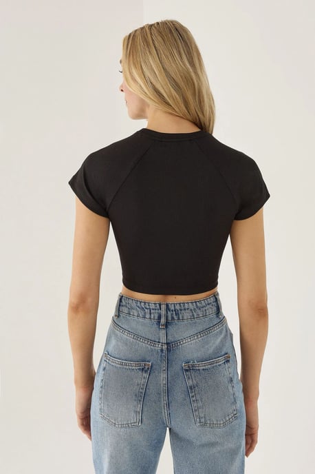 Rynkad Detalj Cropped Topp - Image 6
