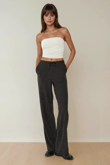 Åtsittande Off-Shoulder Volang Draperad Crop Top - Image 5