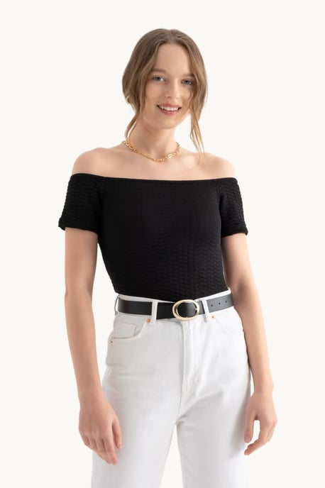 Axelbandlös kortärmad crop top - Image 5