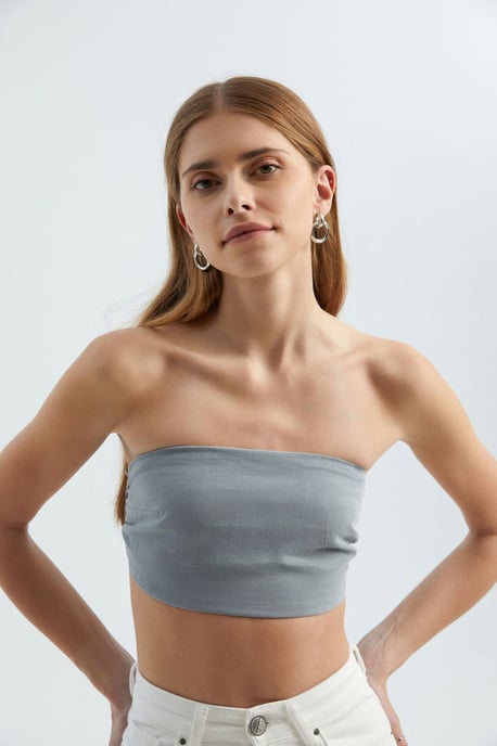 Halterlös Grundläggande Crop Top - Image 4