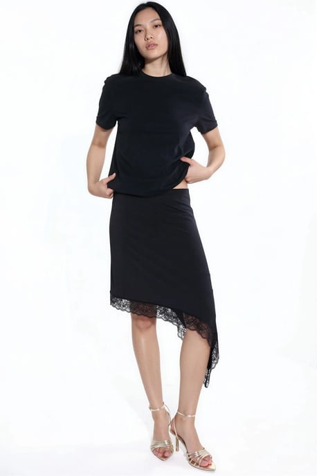 Asymmetrisk kjol med spetsdetaljer - Image 3