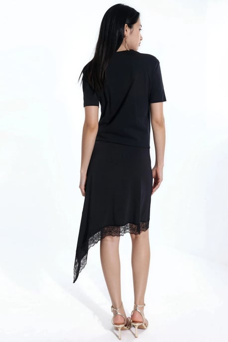 Asymmetrisk kjol med spetsdetaljer - Image 5